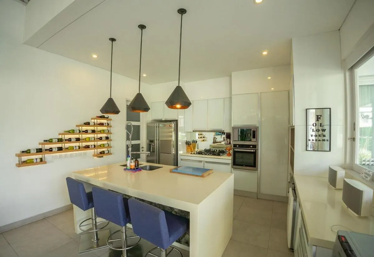 Bali Modern Escape With Private Pool, 8 Guests Villa Kerobokan  0*, Kerobokan (Bali)
