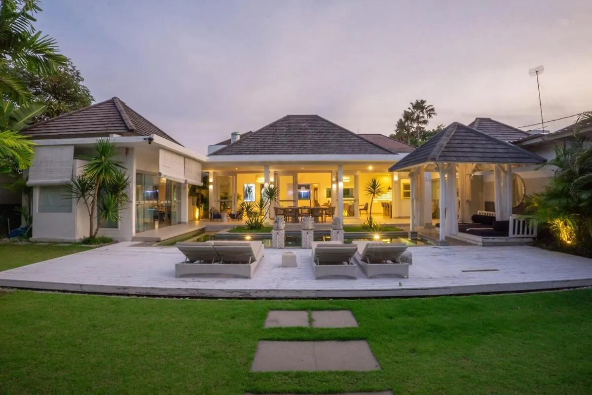 Bali Modern Escape With Private Pool, 8 Guests Villa Kerobokan  Kerobokan (Bali)